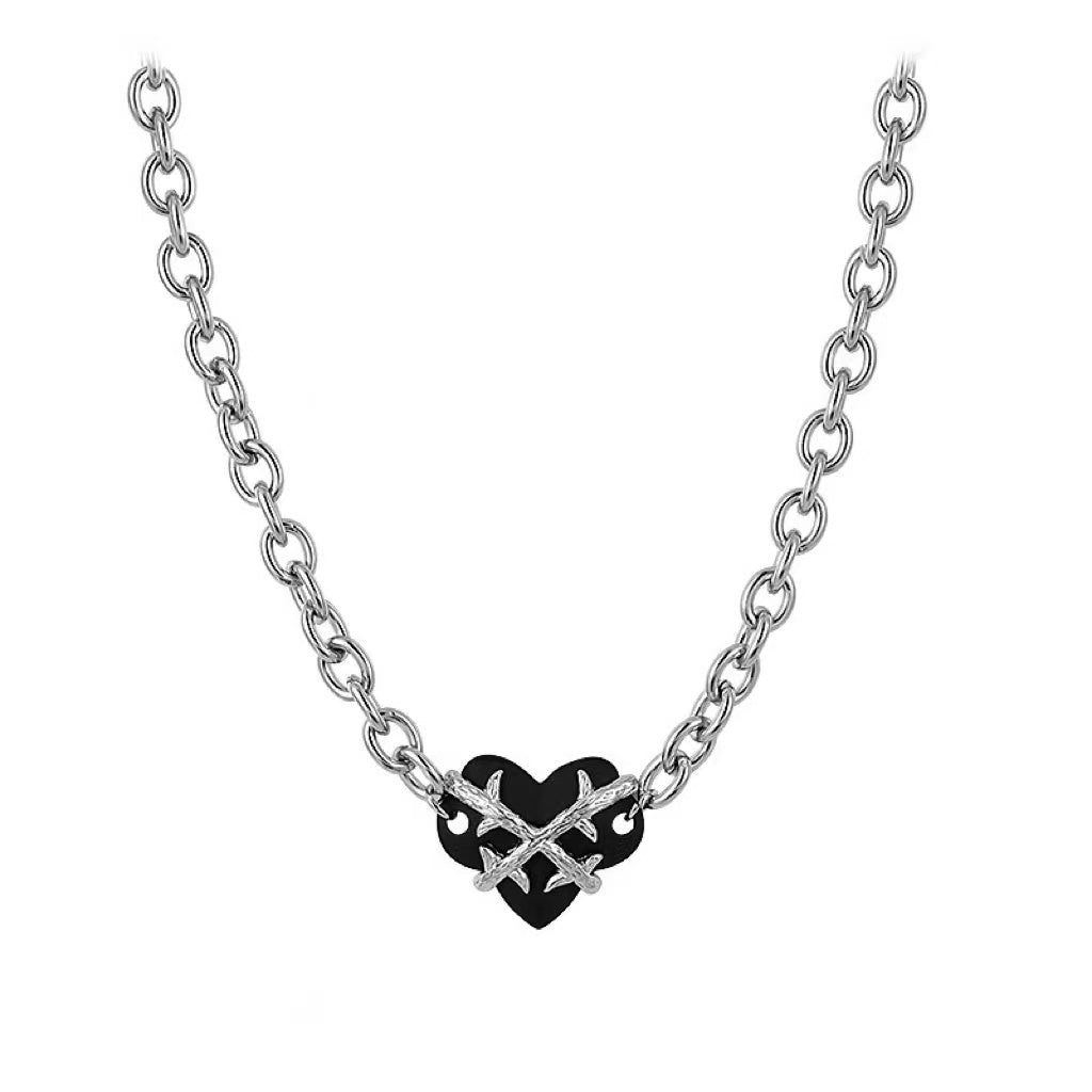 N15 Arrow Black Heart Pendant Necklace
