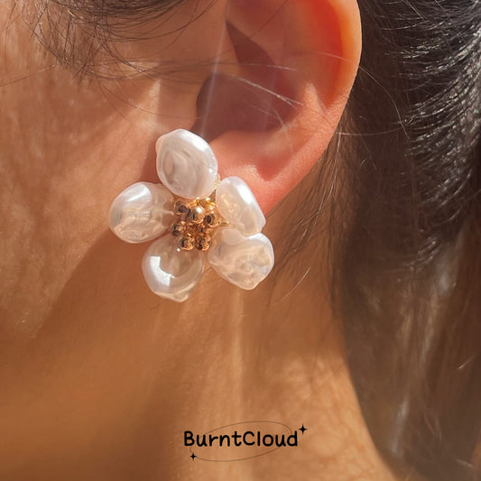 E39 Sweet White Flower Earrings/Ear Studs