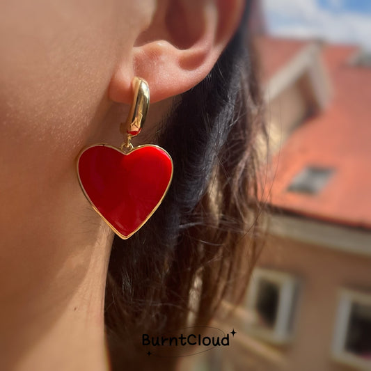E43 Vintage Red Heart Gold Pendant Drop Earrings