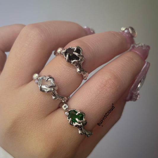 R40 Minimalist style Irregular Four-claw Green/White/Black Zirconia Ring