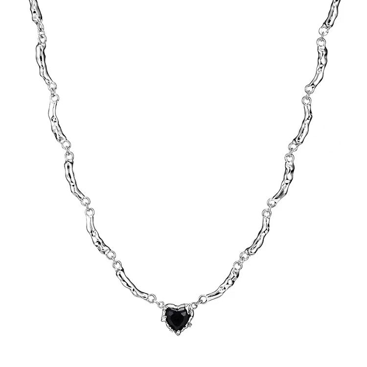 N35 Dainty Black Heart Pendant Necklace